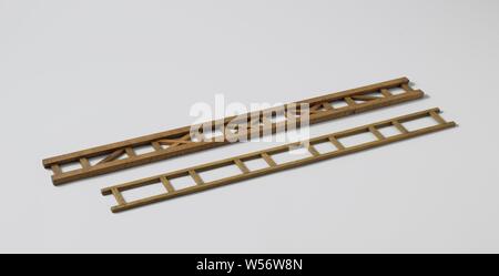 Modell oder Diagonal Framing, Modell, das demonstriert die Querverbindung zwischen den gun Tore nach Seppings. Es besteht aus zwei wiegen Balken, zwischen den Gates und Diagonalen, unterstützt und Tasten angeordnet sind, England, anonyme, Vereinigtes Königreich, C. 1822, Holz (Pflanzen), Messing (Legierung), h 0,9 cm × l 82,4 cm × w 7,2 cm Stockfoto