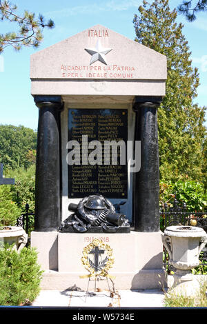 ZAGREB, KROATIEN - 21. AUGUST 2012: Grab von italienischen Soldaten im Ersten Weltkrieg getötet, im Zentrum von Zagreb entfernt, Friedhof Mirogoj Stockfoto
