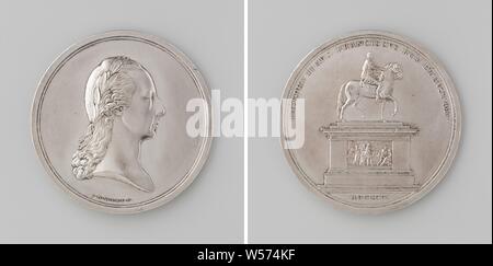 Schaffung einer Statue für Joseph II., Deutscher Kaiser auf der Jozefsplatz in Wien, silberne Medaille. Vorderseite: des Menschen Bruststück mit Lorbeerkranz innerhalb einer Inschrift. Rückwärtsgang: Reiterstandbild mit relief Dekoration auf der Grundlage von einem Umfang, abgeschnitten: Jahr, Josefsplatz, Joseph II (Deutscher Kaiser), Französisch II (römisch-deutschen Kaisers), Johann Nepomuk Wurth, 1806, silber (Metall), markanten (Metallverarbeitung), d 4,9 cm × w 34.84 Stockfoto