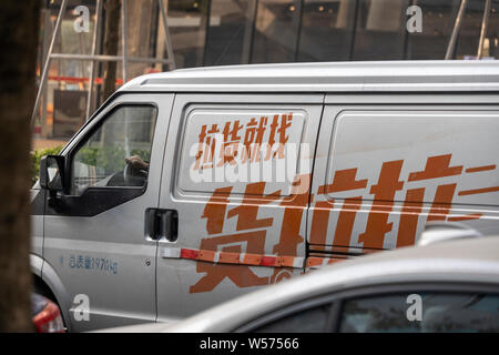 ---- Blick auf einen Van der Fahrzeug-hageln Plattform Huolala in Shanghai, China, 27. Januar 2019. Gleichen - Stadt der chinesischen Delivery Platform Lalamove hat se Stockfoto