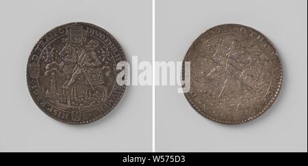 Sieg über die Türken in der Schlacht von Lepanto, Medaille im Auftrag der Stadt Utrecht Struck, silberne Medaille. Vorderseite: Philipp II. zu Pferde vor der Stadt Utrecht durch vier Wappen unterbrochen. Rückwärtsgang: Philip II mit dem Kruzifix in der Hand, saß auf einem Delphin im Meer, im Hintergrund bergige Landschaft mit Stadt innen Inschrift, Utrecht, Lepanto, Philip II (König von Spanien), Don Juan von Österreich, Cornelis van Eyck, 1571, silber (Metall), markanten (Metallverarbeitung), d 4,9 cm × w 61,41 Stockfoto