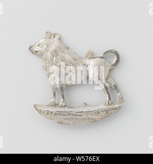 Keeshondje, einseitig Silber openwork Plakette, Hund mit spitzen Mund, pelzigen Kopf und Hals mit Mähne, glatten Bauch und Long Tail abgefackelt, Rücken an Rücken mit Schleife, stehend auf sichelförmige Hintergrund, Hund, anonyme, Niederlande, 1784-1787, silber (Metall), l 1,9 cm × 2 cm × w w 1,55 Stockfoto