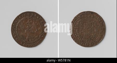 20-jährige Datei aus Regensburg zwischen Frankreich, den Kaiser, Spanien und den Niederlanden, Berechnung Token im Auftrag der Rat der Finanzminister, Kupfer Medaille aufgeladen. Vorderseite: Waffe trophee innerhalb einer Serpentine rund und ein Kreisverkehr. Rückseite: gekrönte Wappen, hängen mit der Orden vom Goldenen Vlies innerhalb eines Kreises, Regensburg, anonyme, Brüssel, 1684, kupfer (Metall), markanten (Metallverarbeitung), d 3,1 cm × w 6.39 Stockfoto