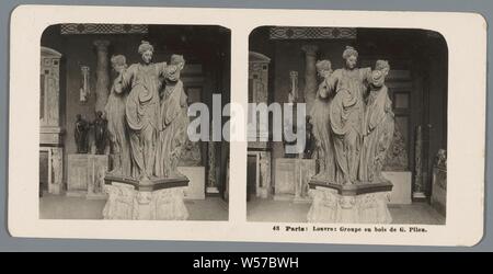 Skulptur Gruppe von Germain Pilon im Musée du Louvre in Paris, die drei Frauen Paris: Louvre: Groupe und Bois de G. Pilon (Titel auf Objekt), erwachsene Frau, Skulptur, ständige Ausstellung, Museum, Neue Photographische Gesellschaft (auf Objekt erwähnt), Musée du Louvre, 1904, Pappe, Fotopapier, Silbergelatineabzug, H 88 mm x B 179 mm Stockfoto