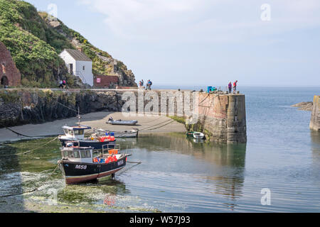 Der Hafen von Porthgain ein Dorf an der Küste im Pembrokeshire Coast National Park, Wales, Großbritannien Stockfoto