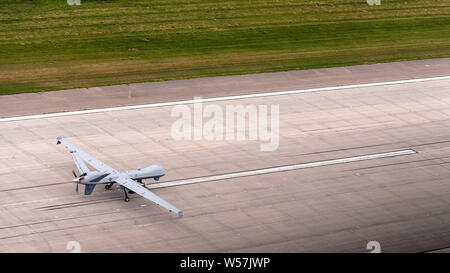 Ein US Air Force MQ-9 Reaper drone landet nach einem Training sortie während Northern Strike19 am Alpena Combat Readiness Training Mitte Juli 24, 2019 in Alpena, Michigan. Stockfoto