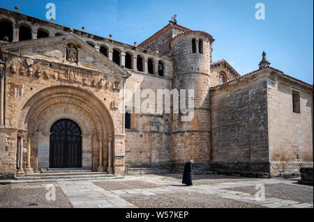 Die Stiftskirche Santa Juliana de Santillana del Mar (Cantabria, Spanien), auf die diese kantabrischen Stadt (Sant Iuliana - Santillana) verdankt seine na Stockfoto