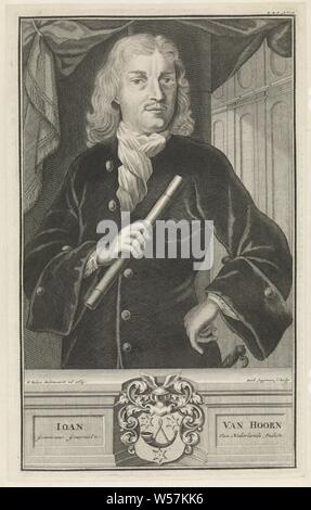 Portrait von Joan van Hoorn, Generalgouverneur von Niederländisch-ostindien, Joan van Hoorn, Dirk Jongman (auf Objekt erwähnt), Amsterdam, 1709 - 1726, Papier, Gravur, H 297 mm x B 180 mm Stockfoto