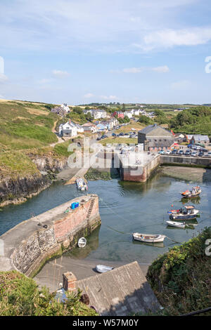 Der Hafen von Porthgain ein Dorf an der Küste im Pembrokeshire Coast National Park, Wales, Großbritannien Stockfoto