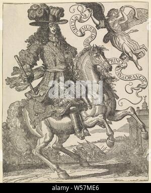 Equestrian portrait von William III, Prinz von Oranien, Equestrian portrait von William III. Ein Befehl Personal in seiner rechten Hand. Im Hintergrund eine Schlacht. Oben rechts eine geflügelte Faam bläst auf ein Horn. In der rechten Hand eine Banderole mit seinem Namen und Titel, Orden (STRUMPFBAND) - Abzeichen der Ritterschaft um, z.b.: Abzeichen, Kette, Ruhm, "Fama", "Fama", "Buona Fama Chiara" (Ripa) (abstrakte Konzept von weiblichen Abbildung dargestellt), Willem III (Prinz von Oranien, König von England, Schottland und Irland), Monogrammist JCS (graveur) (auf Objekt erwähnt), Nederlanden, 1670 - 1749, Papier, H 357 mm Stockfoto