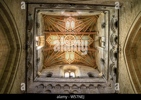 Decke des square Central Tower in St Davids Cathedral, Pembrokeshire, Wales, UK Lackiert Stockfoto