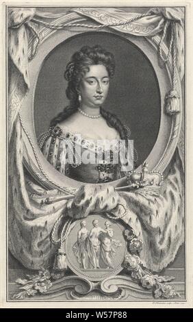 Portrait von Maria II Stuart, Portrait von Maria II. in ein Oval. Es gibt eine Reihe von Objekten rund um it, einschließlich einer Krone und Zepter. Auf dem Relief drei allegorische Figuren in einem Kreis, Maria II Stuart (Königin von England, Schottland und Irland), Jacob Houbraken (auf Objekt erwähnt), Amsterdam, 1744, Papier, Ätzen, H 352 mm x B 218 mm Stockfoto