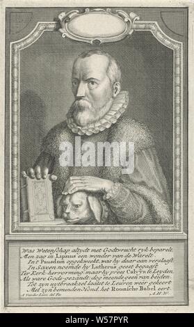 Portrait von Justus Lipsius, Portraitbüste links von Justus Lipsius, Humanisten und Gelehrten, ohne Kopfbedeckung und mit Pelzkragen. Seine linke Hand auf den Kopf von einem Hund ruht, die rechte Hand ist auf einem Buch basiert. Um einen dekorativen Rahmen, unter dem Porträt der Name der Person dargestellt und acht - Linie niederländische Vers, Justus Lipsius, Adolf van der Laan (auf Objekt erwähnt), 1694-1755, Papier, Gravur, H 164 mm x B 102 mm Stockfoto