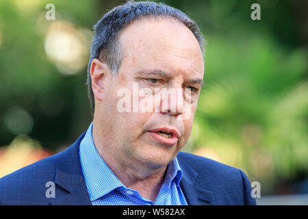 Nigel Dodds MP, unionistische Politiker, Mitglied des Europäischen Parlaments (MP) Belfast North, der stellvertretende Vorsitzende der Democratic Unionist Party (DUP), in der Nähe Stockfoto