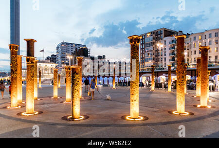 Der West Pier Memorial bei Nacht Brighton GROSSBRITANNIEN Stockfoto