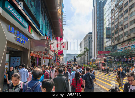 Geschäfte auf der Nathan Road inTsim Sha Tsui, Kowloon, Hongkong, China Stockfoto