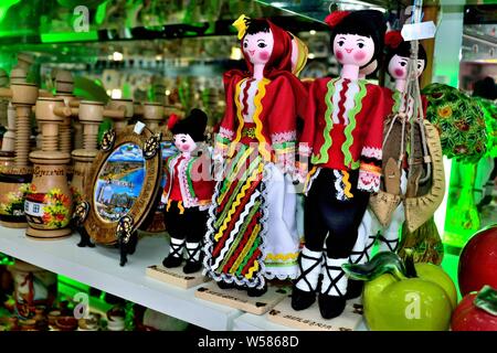 Mit typischen Souvenirs in SUNNY BEACH - Schwarzes Meer - Bulgarien Stockfoto