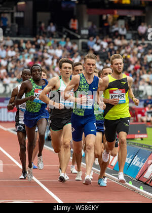 LONDON, ENGLAND - Juli 21: Filip Ingebrigtsen Norwegen und Josh Kerr von Großbritannien in den Emsley Carr Meile bei Tag Zwei der Muller konkurrierenden Stockfoto