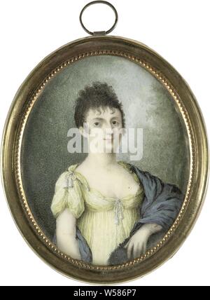 Porträt einer Frau, Porträt einer Frau. Halbe Länge, stehend, leicht auf der rechten Seite, mit Blick auf den Betrachter, anonym, Nördliche Niederlande, C. 1805, Elfenbein, Metall, Glas, h 7,6 cm x B 5,7 cm h 9,5 cm x B 7 cm x T 0,6 cm Stockfoto