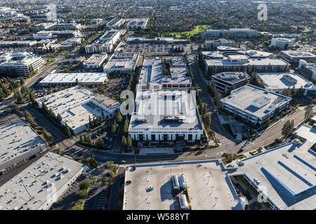 Luftaufnahme von Suburban kommerzielle und industrielle Gebäude in Los Angeles County, Kalifornien. Stockfoto