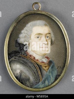 William IV (1711-51), Prinz von Oranien-nassau, Porträt von William IV (1711-51), Prinz von Oranien-nassau. Büste nach rechts, in der Rüstung. Teil der Sammlung von Porträtminiaturen, Willem IV (Prinz von Oranien-nassau), Gerrit Kamphuysen, 1745 - 1772, Elfenbein, Metall, Glas, h 4,7 cm x B 3,8 cm h 5,6 cm x B 4,1 cm x T 0,4 cm Stockfoto