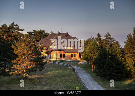 Berg Tara, Serbien - Holzhaus log Stockfoto