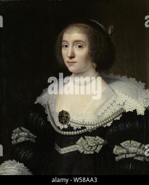 Portrait von Amalia aus Solms (1602-75), Portrait von Amalia aus Solms (1602-75). Büste nach links, mit Schmuck auf der Brust und im Haar, Frederik Hendrik (Prinz von Oranien), Amalia van Solms, Michiel Jansz van Mierevelt (Kopieren nach), oder nach c. 1632, Panel, Ölfarbe (Lack), Support: h 67,1 cm x W 57,2 cm sightsize: H 66 cm x W 55,8 cm Rahmen: h 89,2 cm x W 79,2 cm Stockfoto