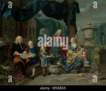 Portrait von David van Mollem mit seiner Familie, Porträt von David van Mollem mit seiner Familie, Porträt von David van Mollem (1670-1746) und Jacob Sydervelt mit seiner Familie im Jahre 1740. Das Unternehmen ist auf der Terrasse des Zijdebalen Haus. Dargestellt David van Mollem, Jacob van Sydervelt mit seiner zweiten Frau Maria van Oosterwijck und die zwei Kinder aus dieser Ehe sowie die beiden Söhne aus der ersten Ehe mit Jacoba van Mollem (dez. 1735). Ein Junge zeigt David van Mollem ein Drucken, ein Baum in einem Topf, einen Garten Vase und eine Schale mit Obst. Auf der Rückseite des Gemäldes sind die Arme und Namen Stockfoto