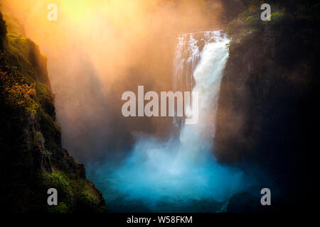 Sonnenaufgang an der Victoria Falls auf dem Sambesi Fluss, Simbabwe, Sambia Stockfoto