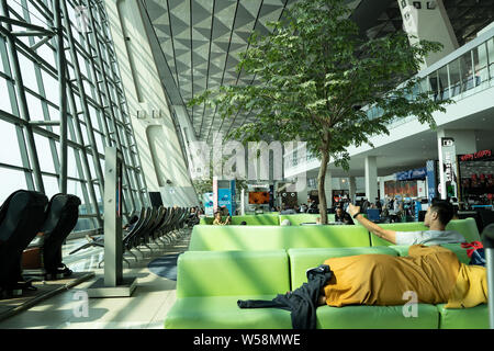 Jakarta, Indonesien - April 2019: Soekarno - Hatta International Airport Terminal 3 Inlandsflüge Abflugbereich Stockfoto