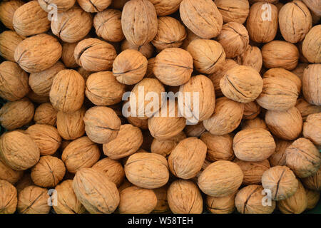 Textur Walnüsse in Flach Winkel. Stockfoto