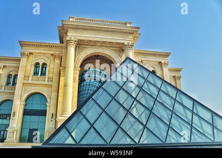 Al Hazm Mall ist das neue luxuriöse und Elite Einkaufserlebnis in Doha, Katar. Stockfoto