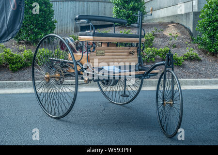 Auf der Auto Show war dieses frühe Automobil der Motor Wagen von Benz Motor oft der pferdelosen Kutsche genannt Stockfoto