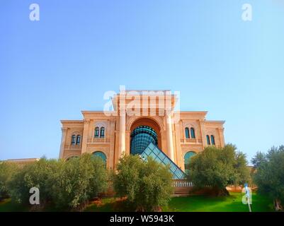 Al Hazm Mall ist das neue luxuriöse und Elite Einkaufserlebnis in Doha, Katar. Stockfoto