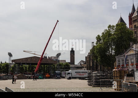 Maastricht und dem Vrijthof Platz bereit für die jährlichen Open Air Konzerte der Geiger Andre Rieu und sein Orchester Strauss Stockfoto