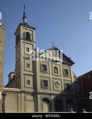 FACHADA DE UNA Iglesia del Barrio de CARABANCHEL CONVERTIDA EN COLEGIO. Lage: Carabanchel. MADRID. Spanien. Stockfoto