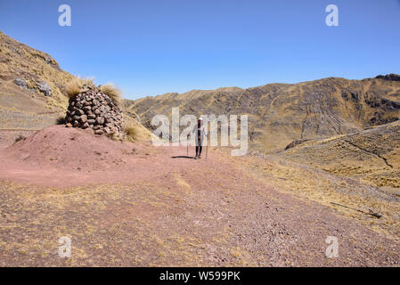 Trekking Teil des ursprünglichen Inka Trail zu den Ruinen von Huchuy Qosqo, das Heilige Tal, Peru Stockfoto