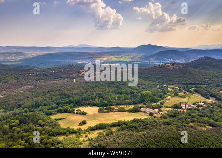 Antenne Landschaft der Cevennen in der Nähe von Monoblet, Südfrankreich. Stockfoto