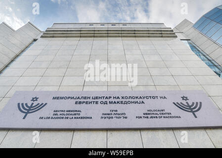 Republik nördlich Skopje, Mazedonien - 27. AUGUST 2018: Holocaust Memorial Center für die Juden aus Mazedonien, Fassade. Stockfoto