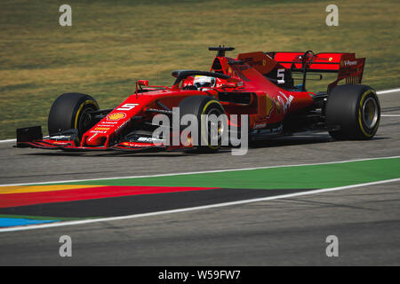 Hockenheim, Deutschland. 26. Juli, 2019. Scuderia Ferrari der Deutschen Fahrer Sebastian Vettel konkurriert im zweiten Training der Deutschen F1 Grand Prix. Credit: SOPA Images Limited/Alamy leben Nachrichten Stockfoto