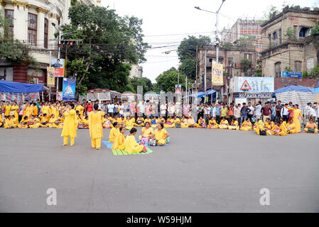 Kolkata, Indien. 26. Juli, 2019. Krankenschwestern von United Hilfsschwester (2. ANM-R) Mitarbeiter verband die Straße während ihren Protest gegen die Regierung von Westbengalen blockieren. Credit: Saikat Paul/Pacific Press/Alamy leben Nachrichten Stockfoto