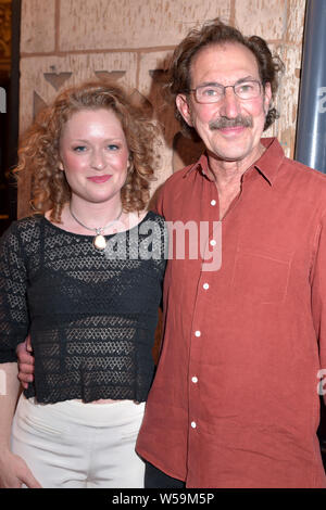 LOS ANGELES, Kalifornien - 03. Juli: Sängerin Alice Howe und Freebo besucht die California Saga 2 Nutzen im Ace Hotel am Juli 03, 2019 in Los Angeles, Ca Stockfoto
