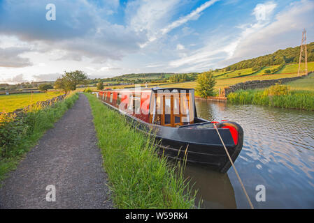 15-04 günstig in der englischen Landschaft Landschaft auf Britische Wasserweg Kanal Stockfoto