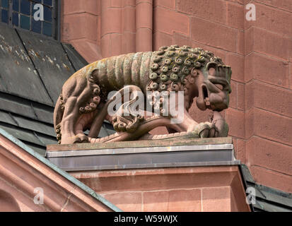 Mainz, Dom St. Martin, Ostchor, Löwe am Giebel Stockfoto