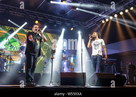 Roy Paci und Aretuska live an der Porta di Roma Stockfoto