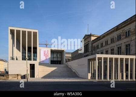 Berlin. Deutschland. James Simon Galerie, dient als neuen Eingangsgebäudes für die Museumsinsel, das von David Chipperfield Architects, 1999 - 2018. Stockfoto