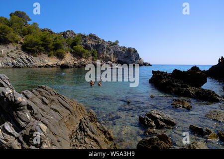 Canuelo Strand in Los Acantilados de Maro-Cerro Gordo Naturpark in der Nähe von Nerja, Malaga, Axarquia, Andalusien, Costa del Sol, Spanien Stockfoto