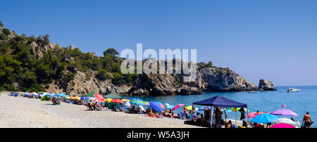 Canuelo Strand in Los Acantilados de Maro-Cerro Gordo Naturpark in der Nähe von Nerja, Malaga, Axarquia, Andalusien, Costa del Sol, Spanien Stockfoto