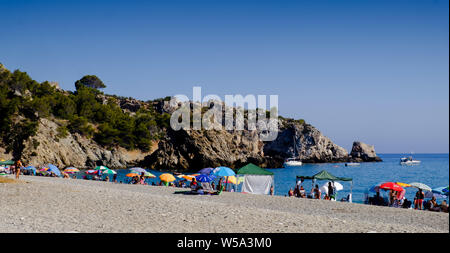 Canuelo Strand in Los Acantilados de Maro-Cerro Gordo Naturpark in der Nähe von Nerja, Malaga, Axarquia, Andalusien, Costa del Sol, Spanien Stockfoto