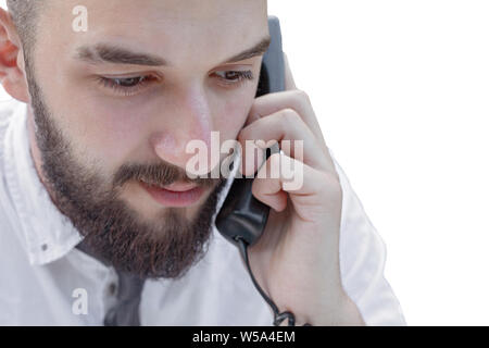 Bärtiger Mann im Büro Kleidung, am Telefon zu sprechen auf weißem Hintergrund Stockfoto